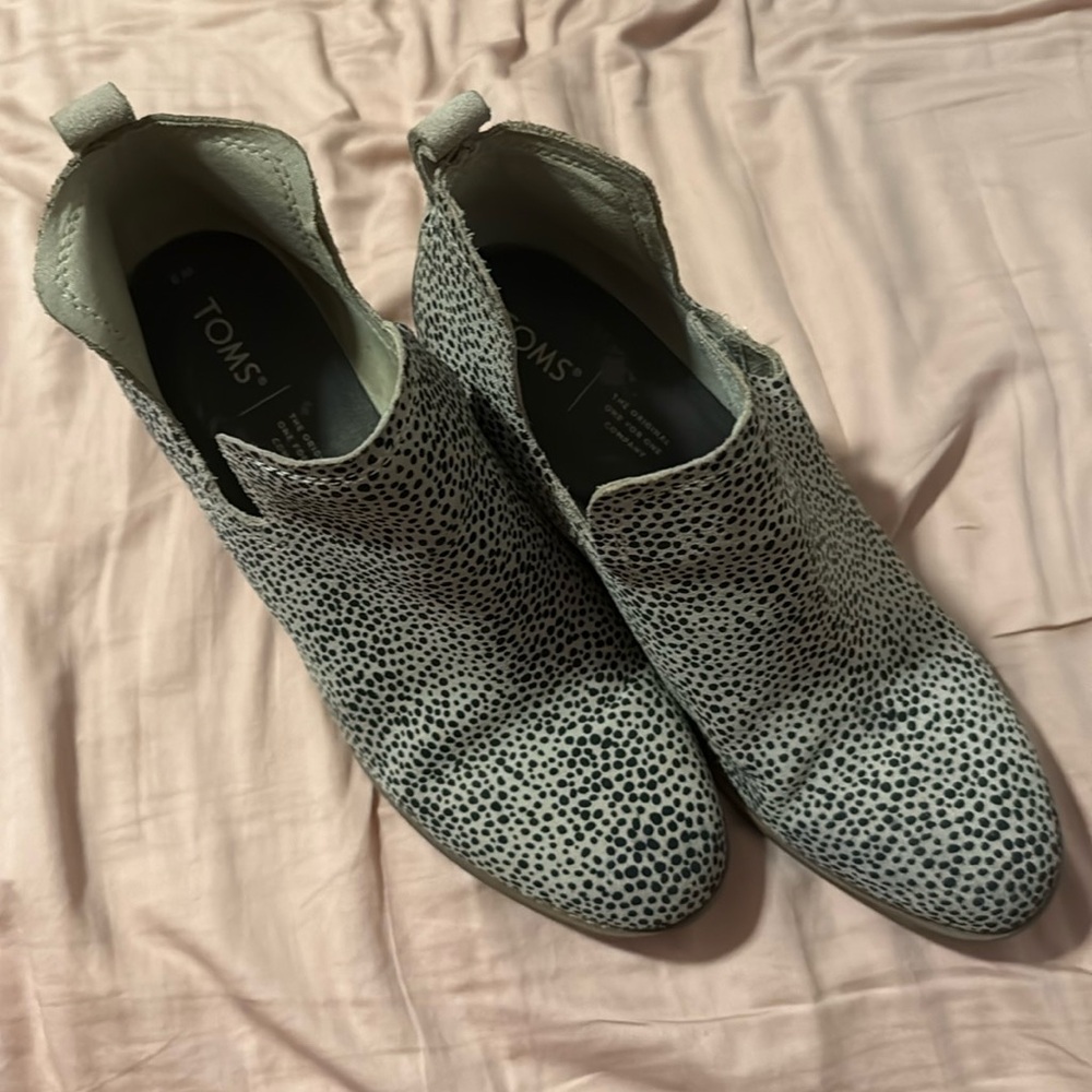 Gwen Natural Mini Cheetah Suede Wedge Boot - Size 6M